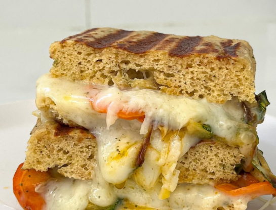 Sándwich express en microondas sin gluten: la receta salvadora que está lista en minutos