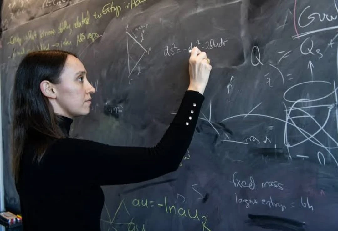 Quién es Sabrina González Pasterski, la física de 33 años a la que señalan como "la nueva Einstein"