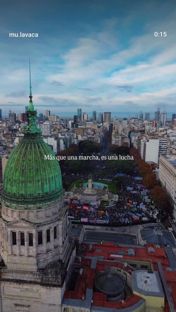 Por ese motivo, además de repostear imágenes de la marcha de Ni Una Menos y distintos mensajes vinculados a la fecha, decidió expresar públicamente su gratitud hacia quienes la acompañaron y compartieron experiencias similares.