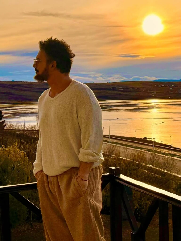 “El sur del sur. Cuando el fin del mundo se parece al principio. Gente buena y lugares que no se olvidan. Calafate, gracias por el cariño”, escribió Arjona junto a las fotografías.