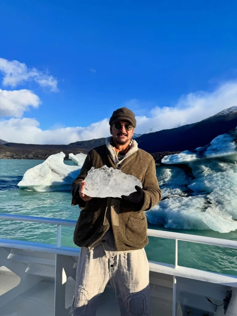 Muchos de sus seguidores celebraron que el artista eligiera la Argentina para descansar y destacaron la emoción de verlo recorrer algunos de los paisajes más representativos de la Patagonia.