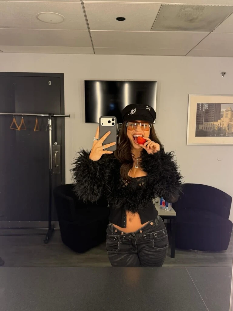 El look de Emilia Mernes. Foto: IG