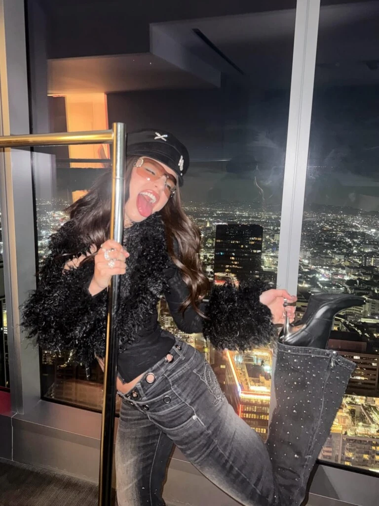 El look de Emilia Mernes. Foto: IG