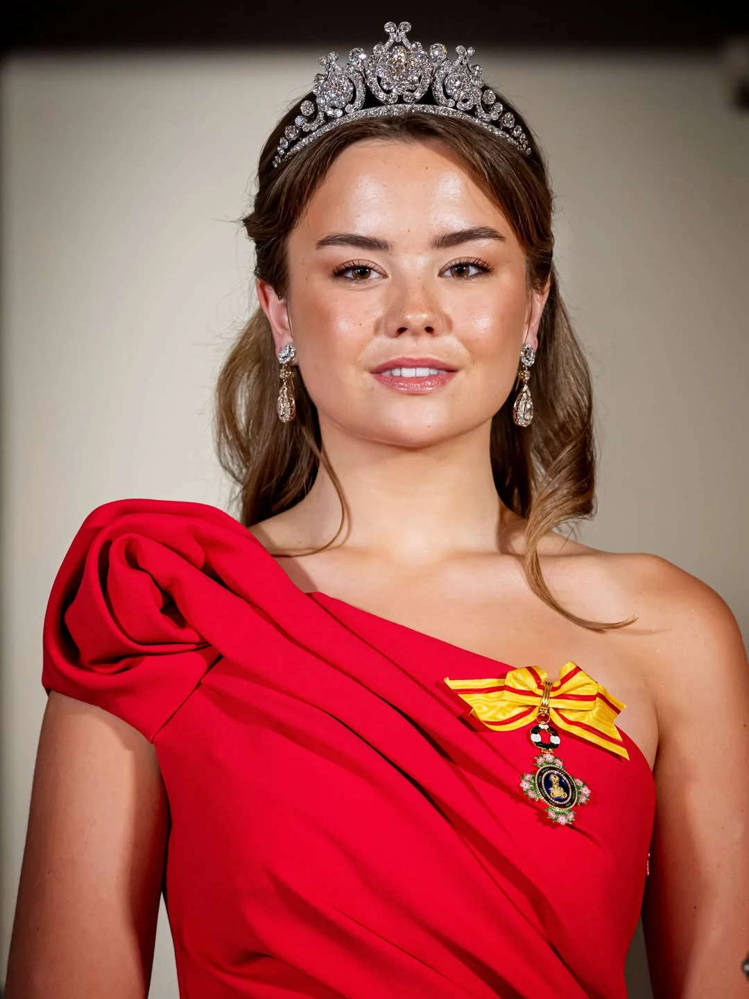 La princesa Ariane debutó a los 19 años en una cena de Estado y llevó por primera vez una histórica tiara del joyero real