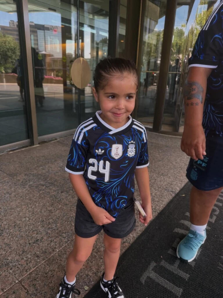 Las esposas de los jugadores de la Selección celebraron la histórica goleada de Argentina y otro récord de Messi