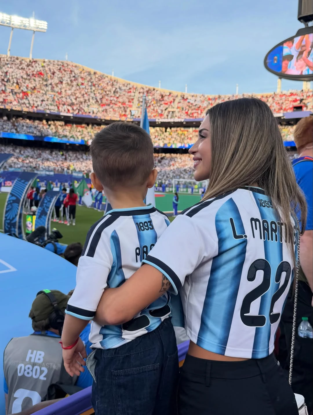 Las esposas de los jugadores de la Selección celebraron la histórica goleada de Argentina y otro récord de Messi