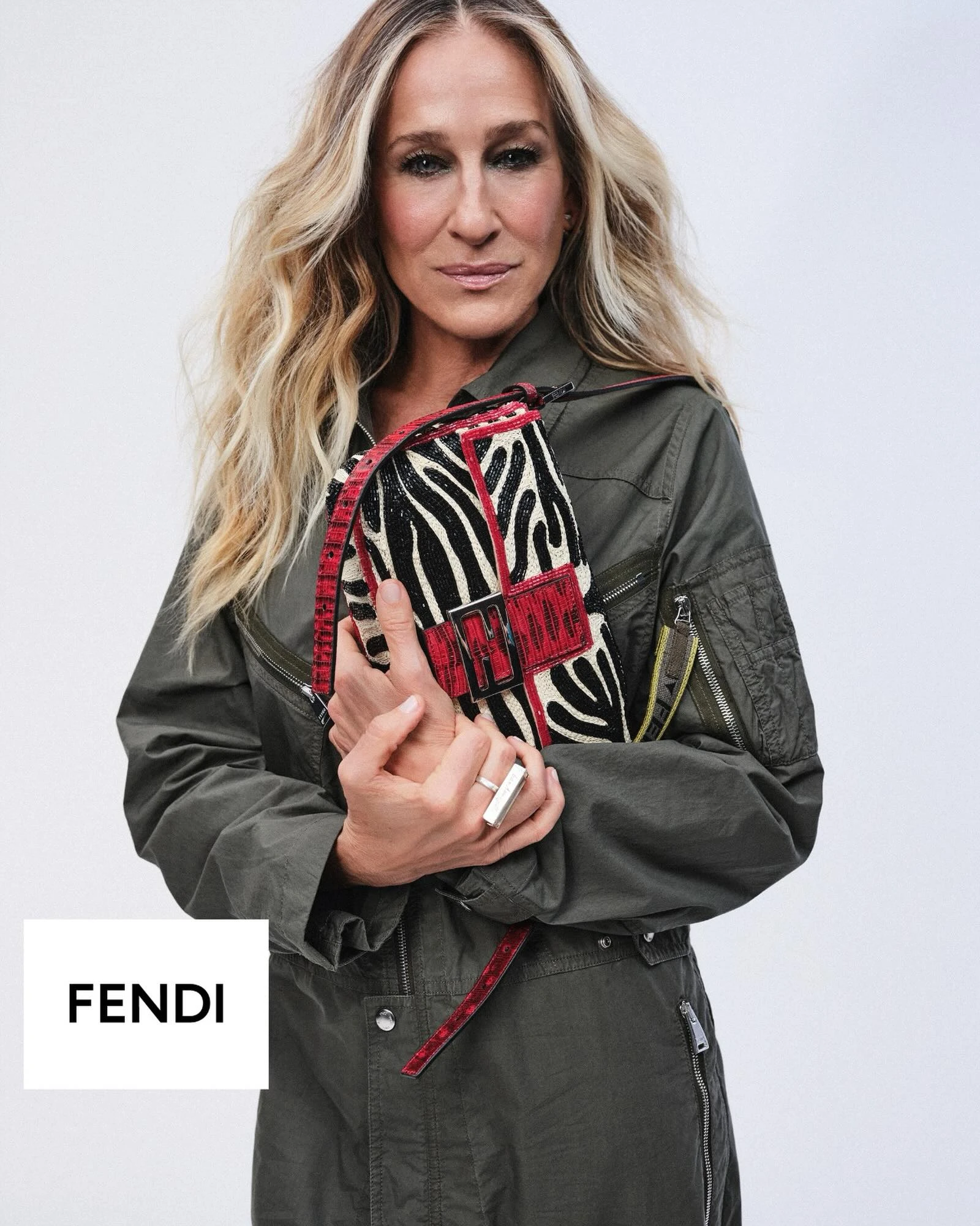 Fendi relanza la Baguette: así se lleva la cartera que nunca pasó de moda