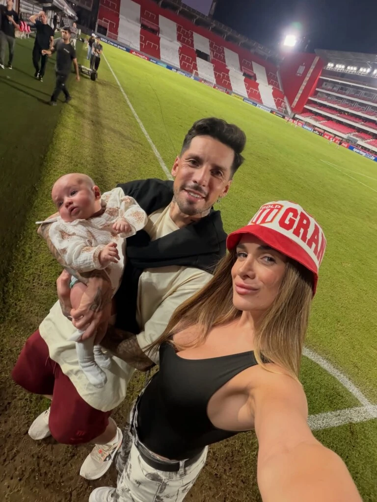 El recorrido visual reflejó la armonía que atraviesa actualmente la familia ensamblada y mostró una faceta íntima del futbolista, alejada de las canchas y enfocada en los afectos.