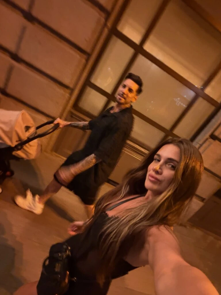Entre las imágenes seleccionadas, se pudieron ver distintos momentos íntimos de la pareja junto a Aitana, la hija que tuvieron en común y que nació hace apenas cinco meses.
