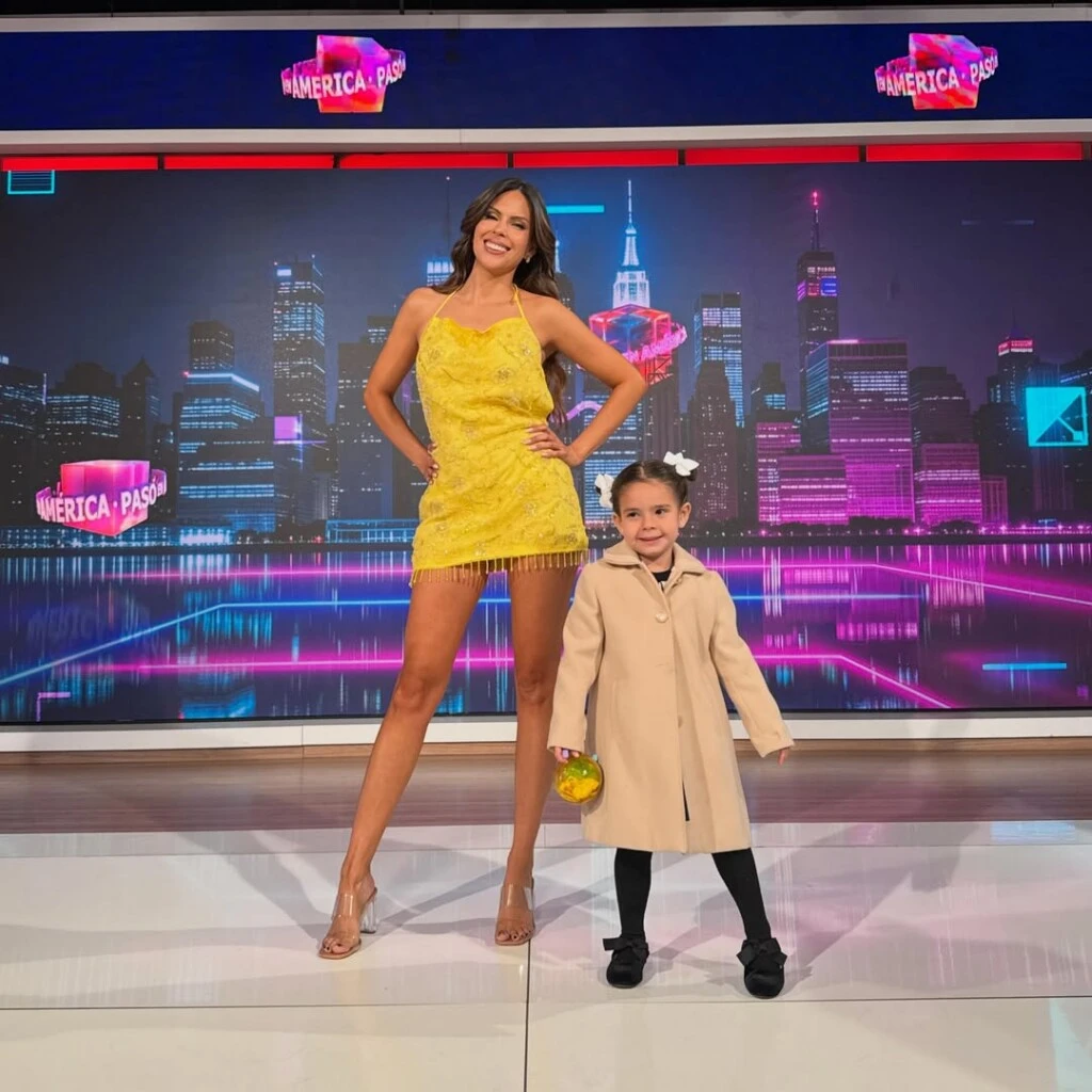Sarah se robó parte de las miradas con un estilismo tan elegante como encantador.