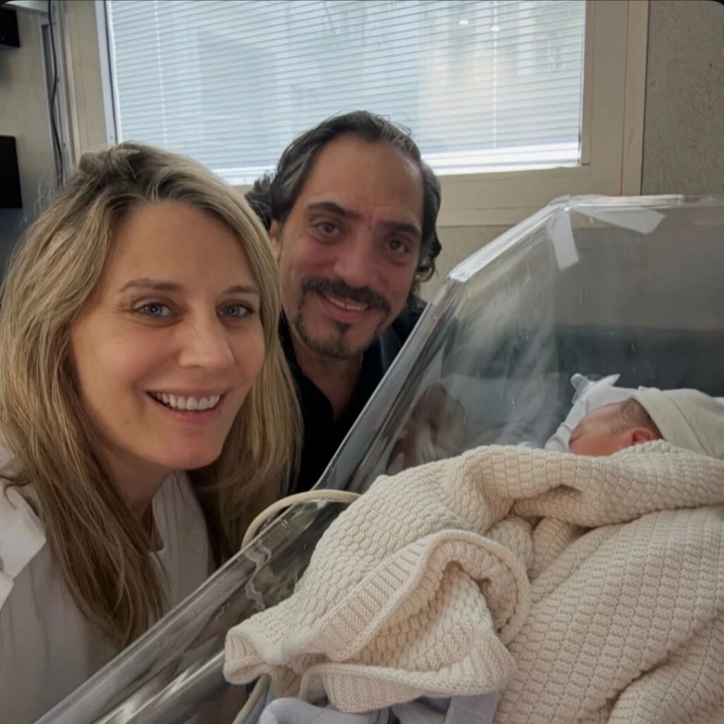 La dedicatoria concluyó con una declaración que resume la historia compartida por la pareja: “12 años y más... qué hermoso camino recorrido juntos. Tantas cosas pasamos. Nada más lindo que tener mi bebé del amor de mi vida. Te amo”.
