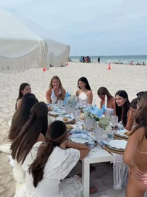 Aitana Paladini cumplió 17 años: el emotivo mensaje de Rocío Guirao Díaz y los detalles de su festejo playero con guiño mundialista