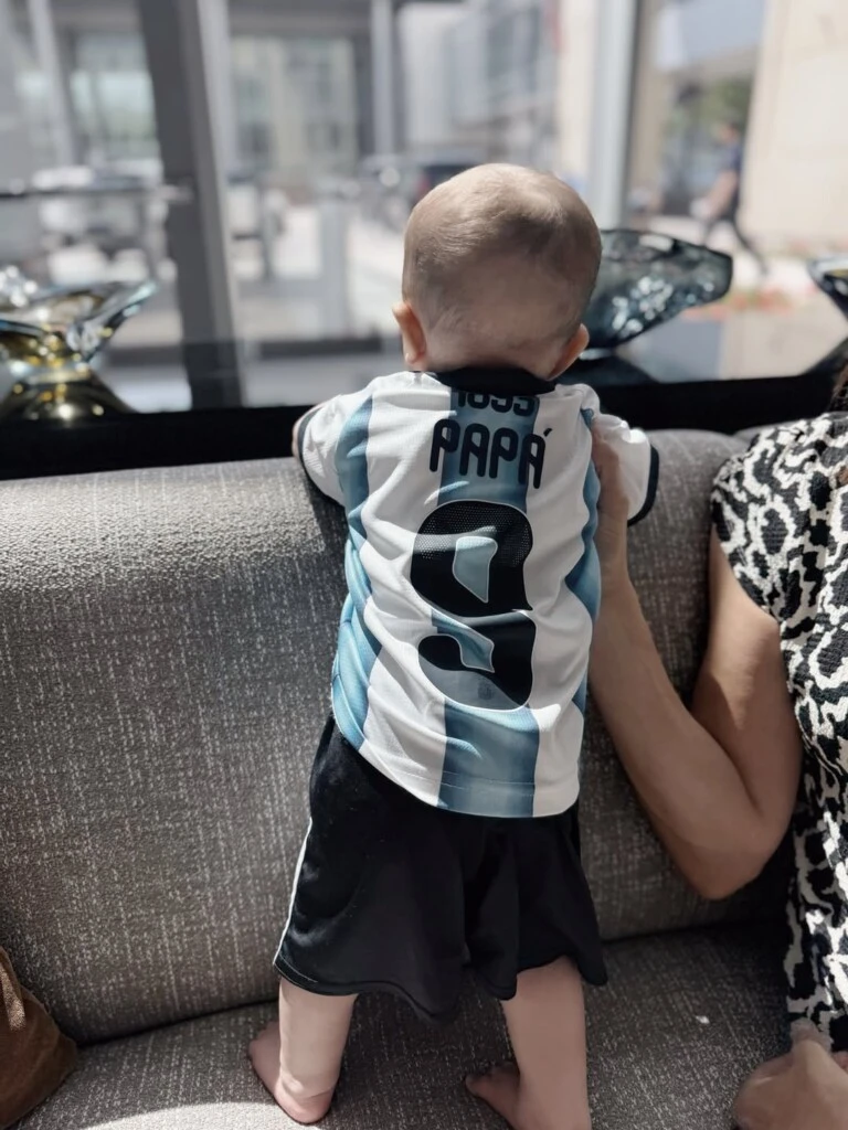 Horas antes, la propia Emilia Ferrero había compartido una serie de imágenes desde Estados Unidos mostrando cómo viven esta experiencia mundialista junto a su hijo.