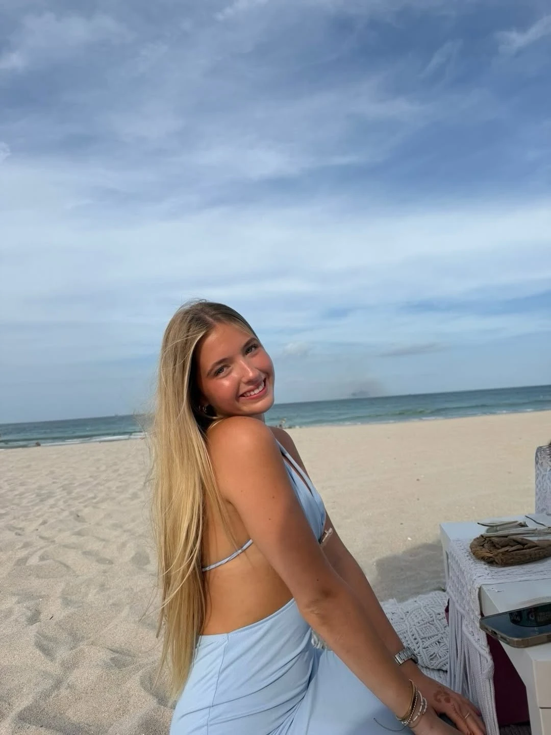 Aitana Paladini cumplió 17 años: el emotivo mensaje de Rocío Guirao Díaz y los detalles de su festejo playero con guiño mundialista