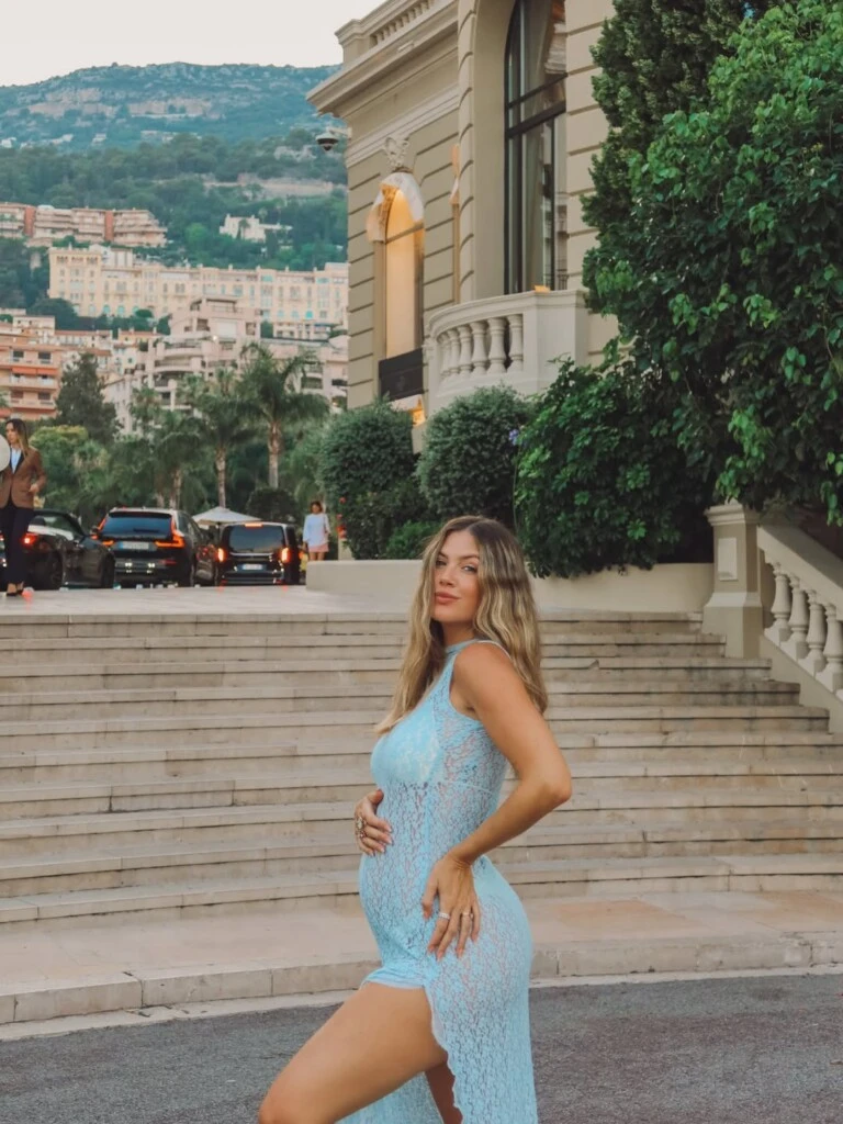 El look de Stephanie Demner. Foto: IG
