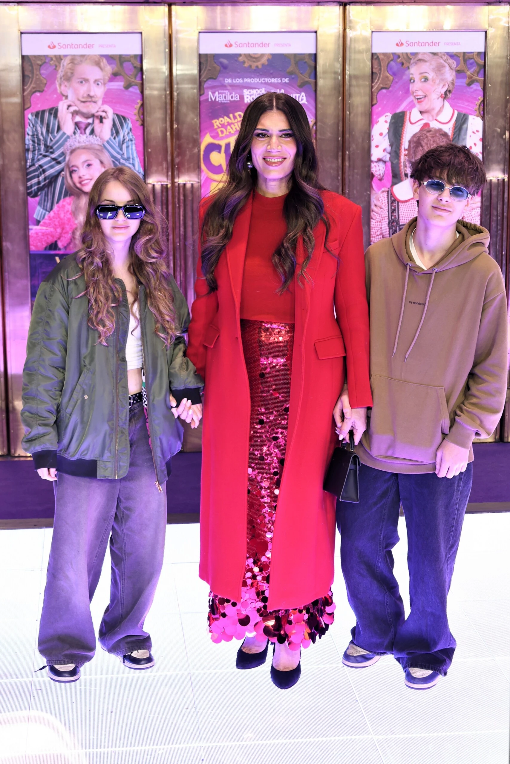 Flor de la V junto a sus hijos Isabella y Paul.