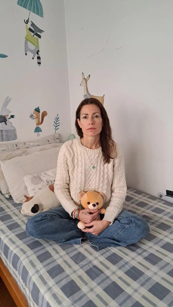 Ariana espera volver a ver a su hijo. La separaron de él hace 5 meses.