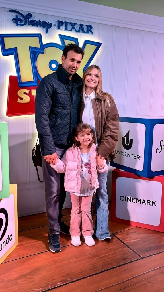 Sofía Zámolo junto a su esposo y su hija Cali