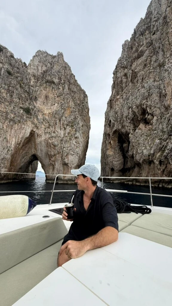 Las vacaciones de Agustín Neglia y Mariana Rojas en la Costa Amalfitana