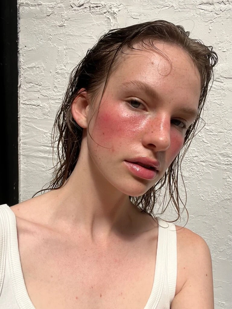 El sunburn blush confirma que el rubor dejó de ser un complemento para convertirse en el centro del maquillaje.