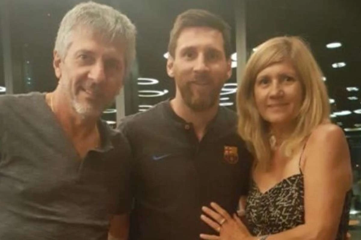 Leo Messi junto a sus padres, Jorge Messi y Celia Cuccittini.