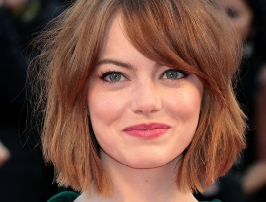 El truco visual de las famosas: cómo llevar el pelo corto con flequillo si tenés cara redonda