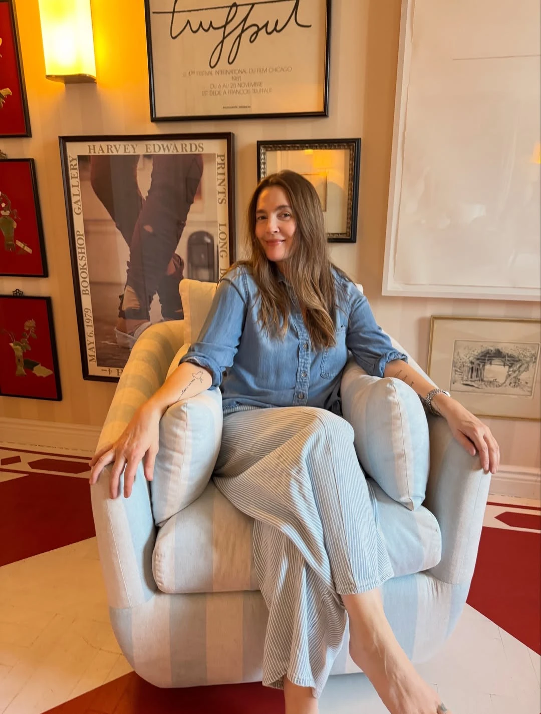 “Quería crear una silla envuelta en rayas y diseñada para ser cualquier cosa menos común y corriente
