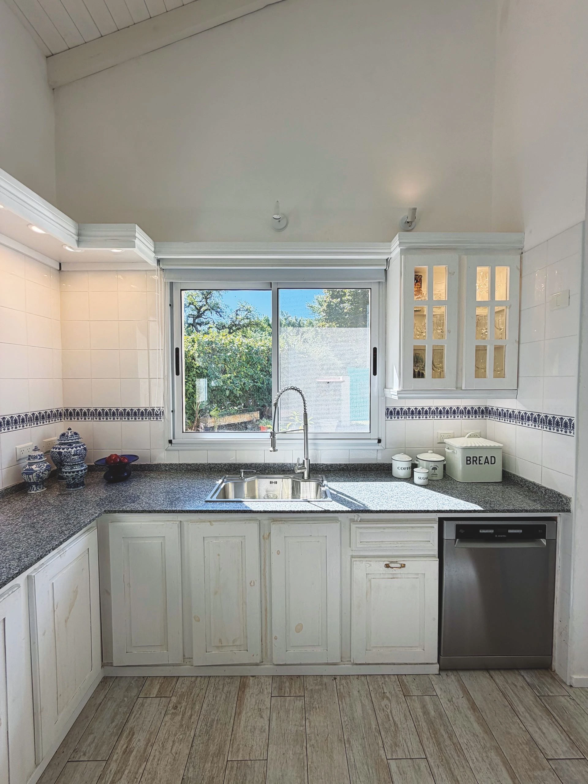 Más que una cocina, este espacio es un reflejo. De una manera de habitar, de un vínculo, y de un proceso compartido.