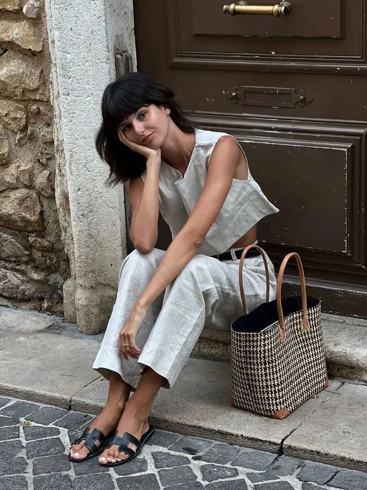 Alerta tendencia: las sandalias "de abuela" son furor en Europa y podrían ser el próximo hit de la primavera