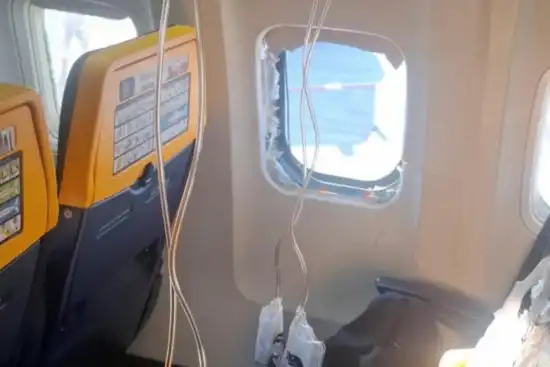 Así quedó el avión tras el incidente de la ventanilla.