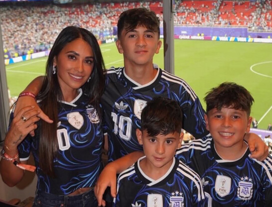 El look sporty de Antonela Roccuzzo para Argentina vs. Suiza: el accesorio de lujo que elevó su outfit futbolero
