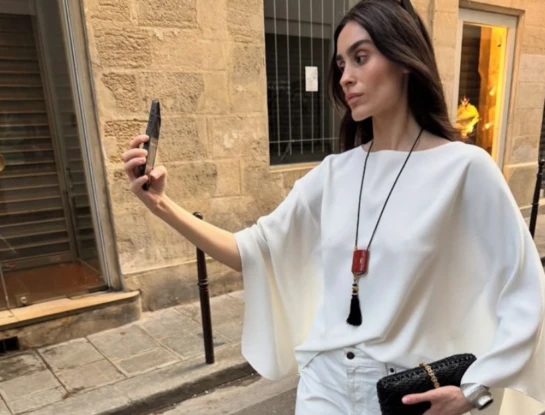 Alerta tendencia: el collar largo vuelve y será el accesorio estrella de la primavera-verano 2027