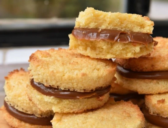 Alfajores de coco con solo 3 ingredientes: una receta fácil que vas a querer repetir