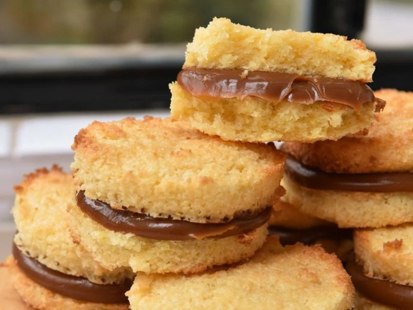 Alfajores de coco con solo 3 ingredientes: una receta fácil que vas a querer repetir