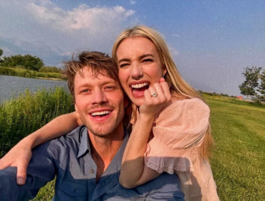 Así fue la íntima boda campestre de Emma Roberts: al aire libre, rodeada de su familia y con Julia Roberts entre los invitados