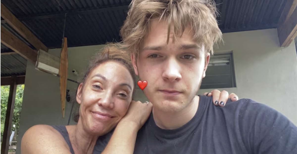 1 semana após a morte de Ernestine, Benício postou uma foto inédita