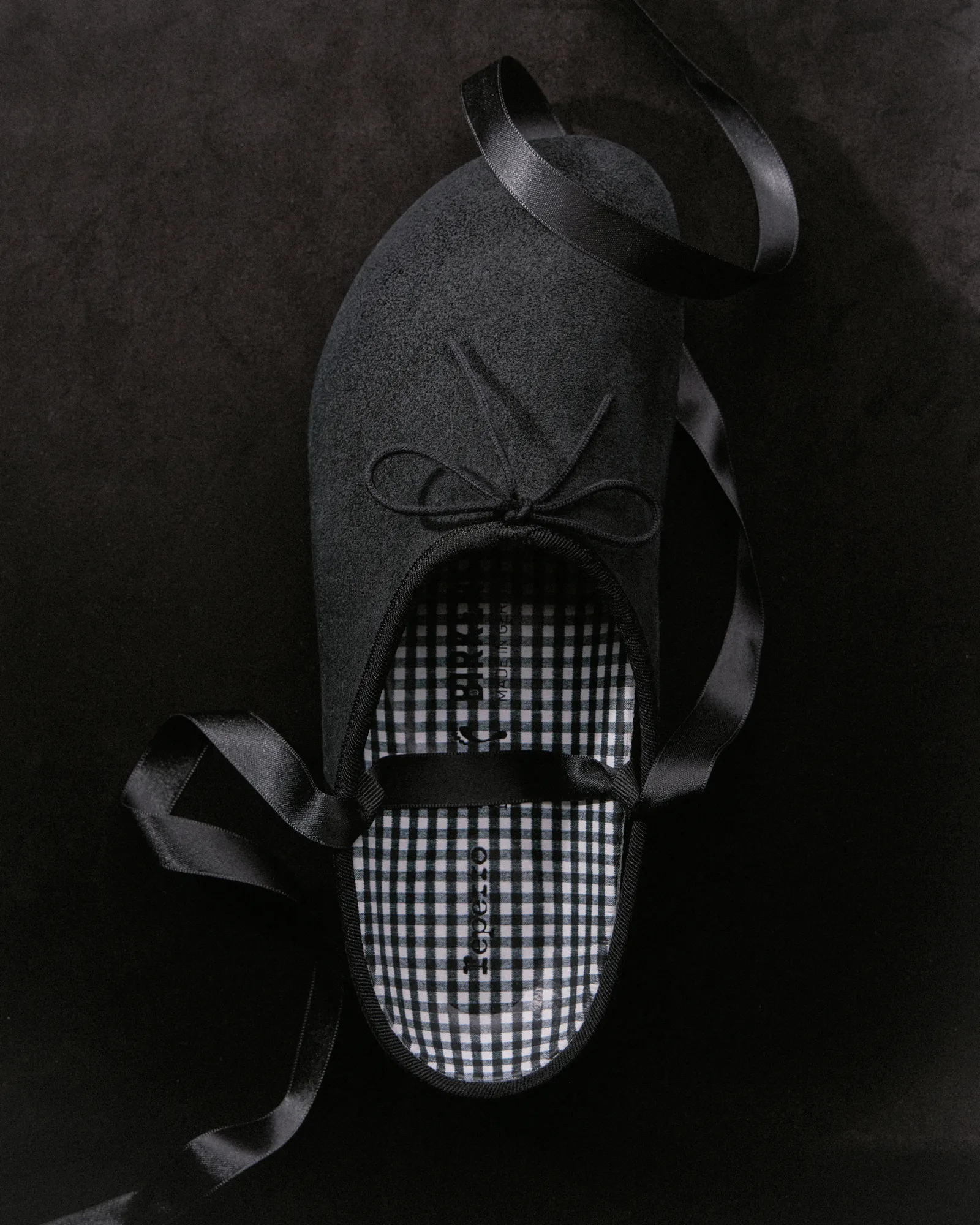 Birkenstock y Repetto se unen para armar una colección cápsula inspirados en las zapatillas de ballet.
