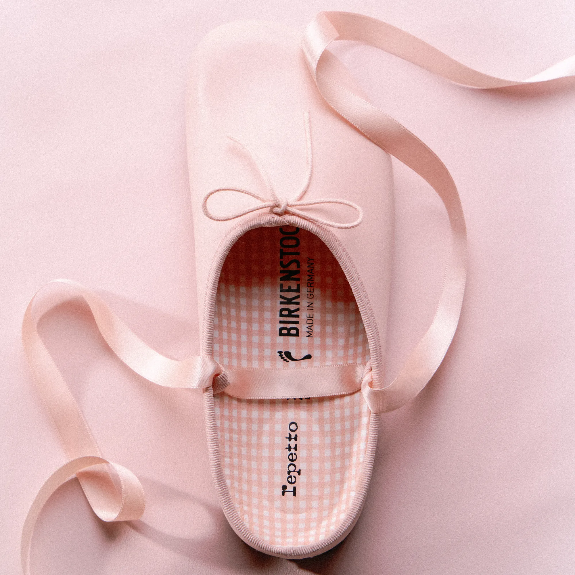 Birkenstock y Repetto se unen para armar una colección cápsula inspirados en las zapatillas de ballet.