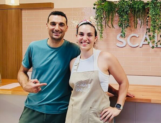 Quién es Corina Scaloni, la hermana del DT que cambió de vida y hoy alienta a la Selección desde su exitosa pastelería