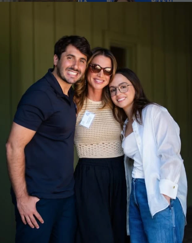 La Reina de Jordania junto a su hija Imán y su yerno.