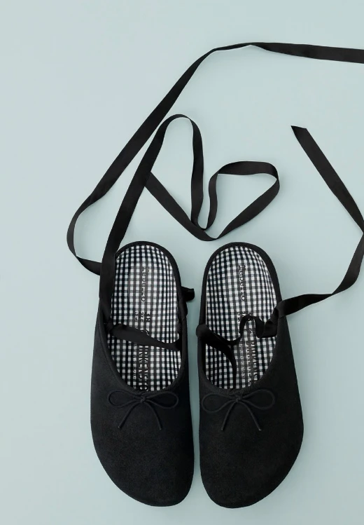 Birkenstock y Repetto se unen para armar una colección cápsula inspirados en las zapatillas de ballet.