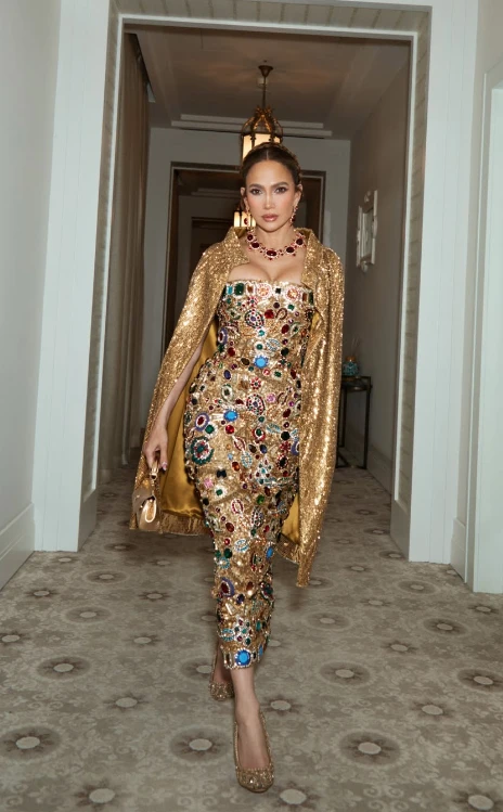 Jennifer López y su opulento look de Dolce & Gabbana.