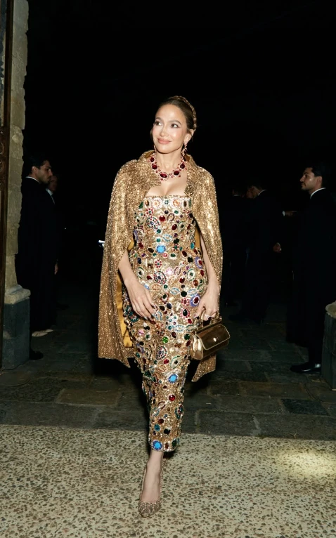 Jennifer López y su opulento look de Dolce & Gabbana.