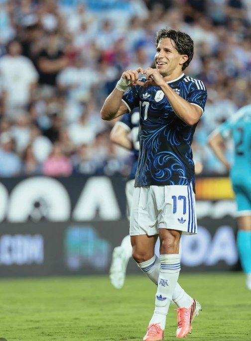 Gianluca Simeone juega contra Inglaterra