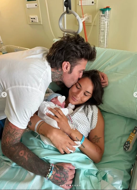 Fedez fue papá por tercera vez junto a su actual pareja Giulia Honegger.