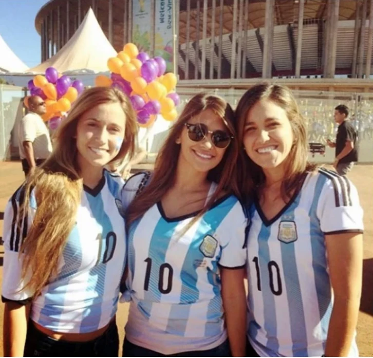 Antonela Roccuzzo y sus hermanas, Carla y Paula