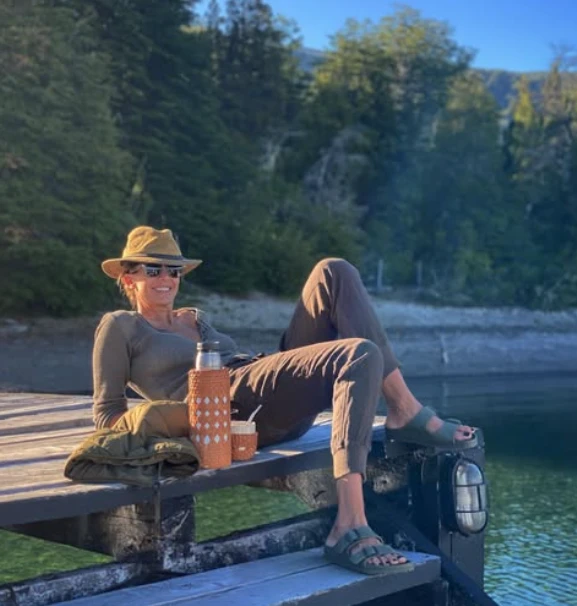 Mate frente al lago