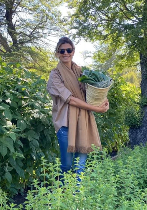 Las canastas son el ítem deco más funcional en el vivero de Juliana