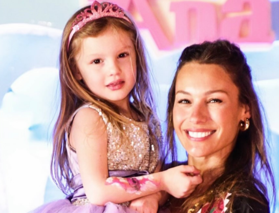 Desde Villa La Angostura, Pampita celebra los 5 años de Ana García Moritán