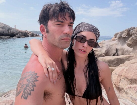 Las vacaciones de Lali Espósito y Pedro Rosemblat en Cerdeña: playas paradisíacas, amigos y un emotivo guiño a Maradona
